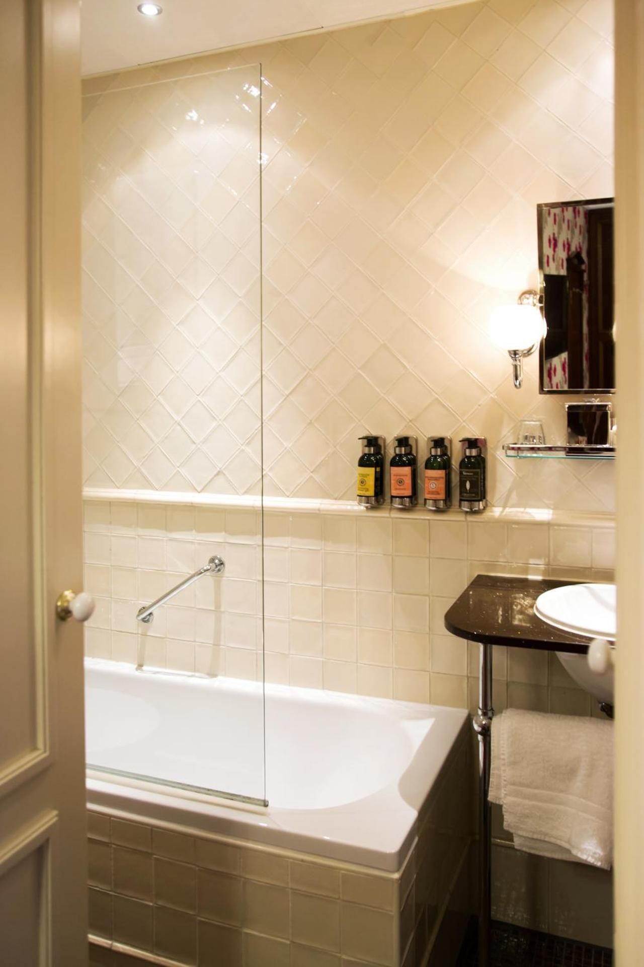 undefined Hotel Estheréa 8