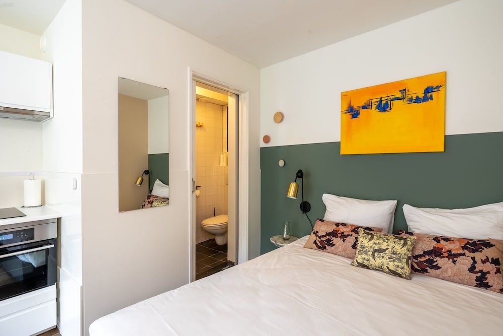 Amsterdam Dockside Flats Medium Studio with Kitchen 2