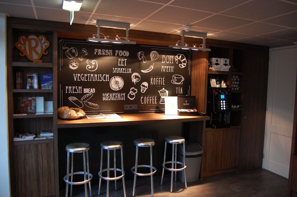 undefined Hotel La Reine 10