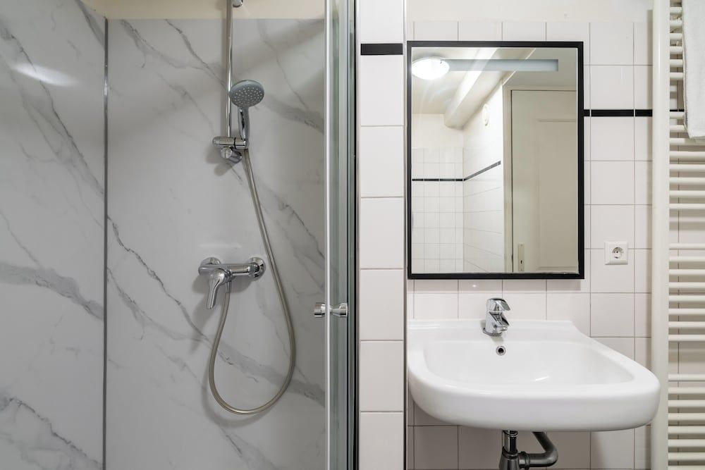 Amsterdam Centre Harbour Apartments Large 1 Bedroom Apartment with Sofa Bed 4