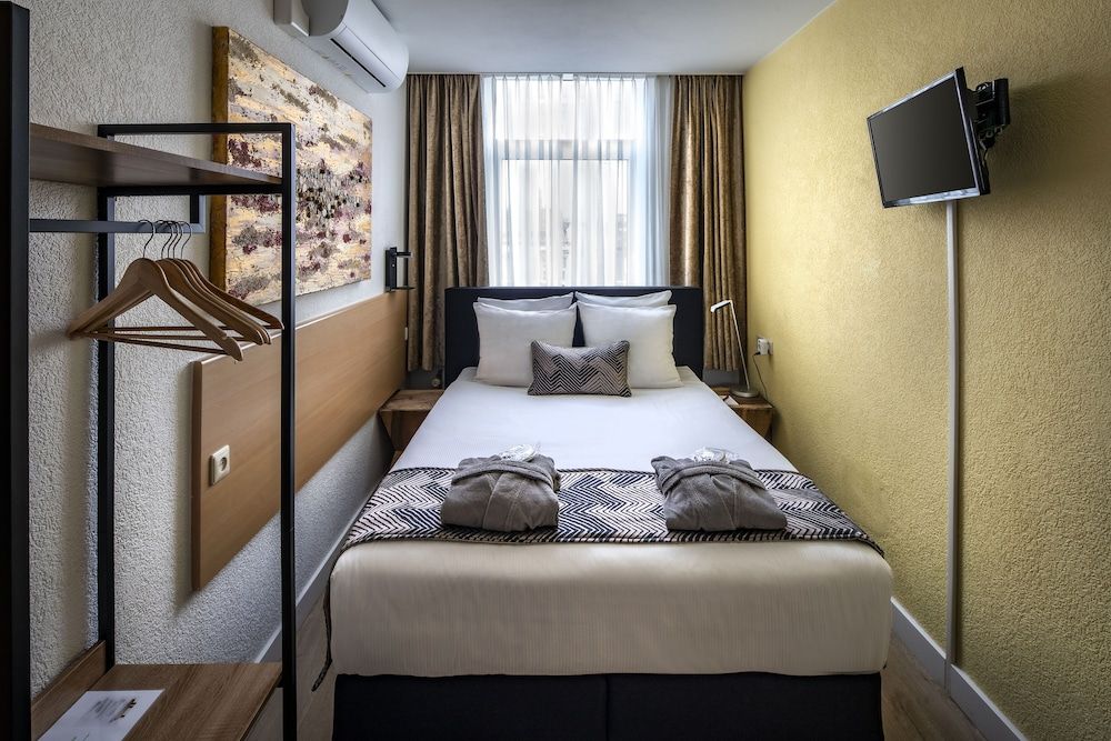 Hotel Jupiter Centre Economy Double or Twin Room, Shared Bathroom