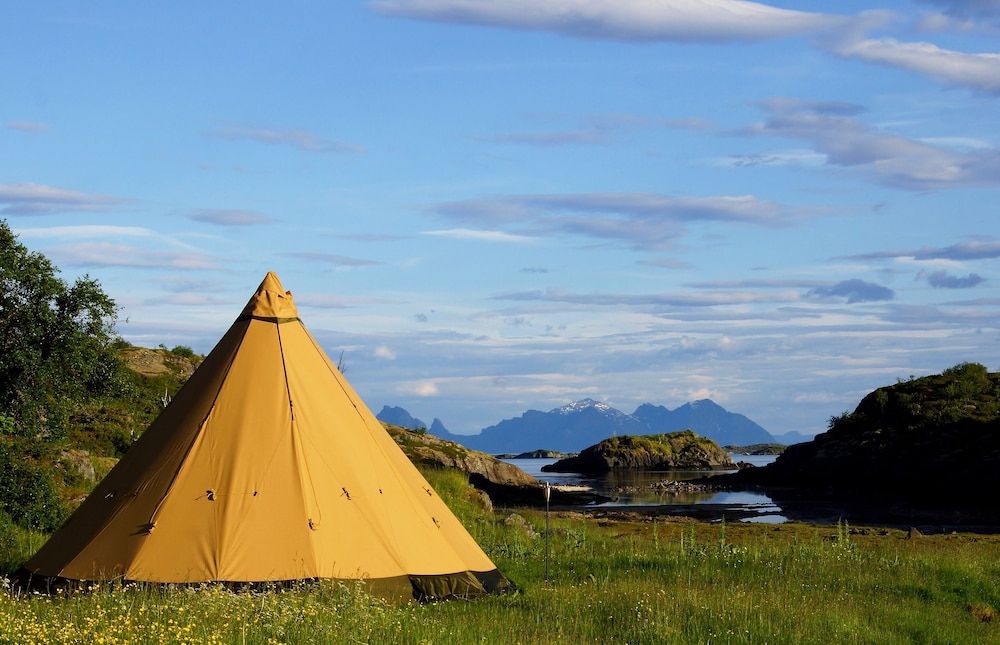 Lofoten Beach Glamping