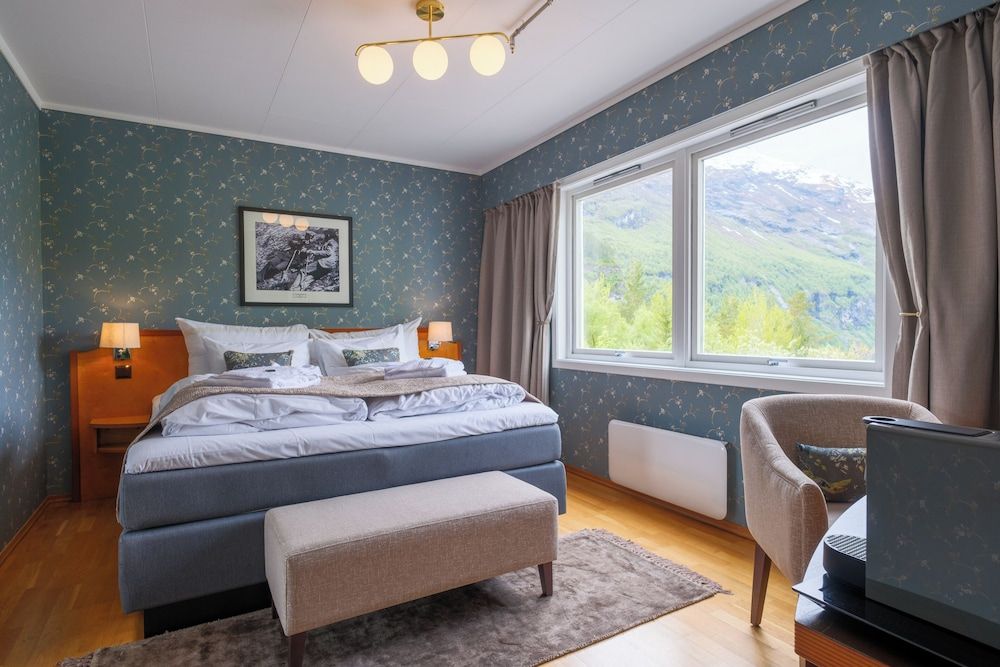 Deluxe Suite, 1 King Bed, Sea View