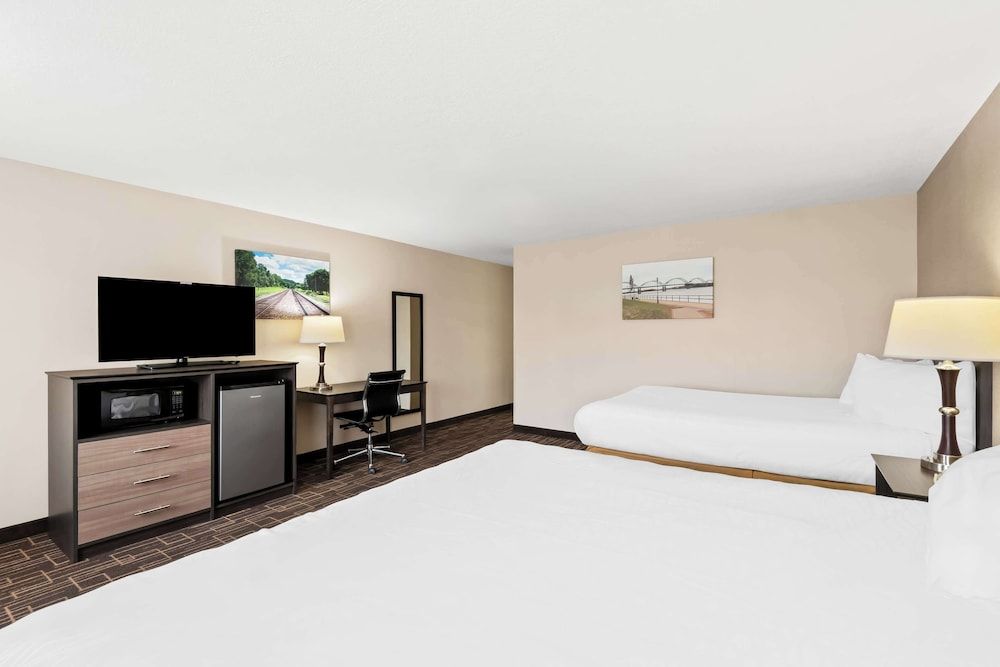 Standard Room, Multiple Beds, Non Smoking, Refrigerator & Microwave (Larger Room)