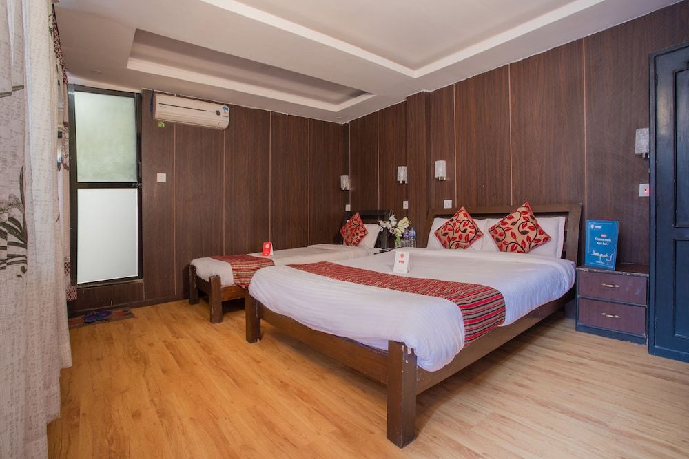 undefined Traveler's Holiday Inn 10