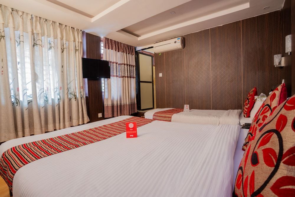 undefined Traveler's Holiday Inn 9