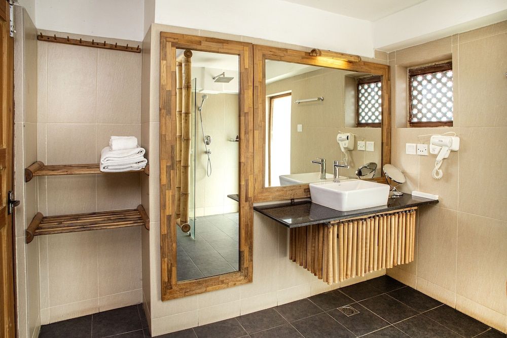 Hotel Timila Deluxe Room, 1 Queen Bed, Courtyard View 3