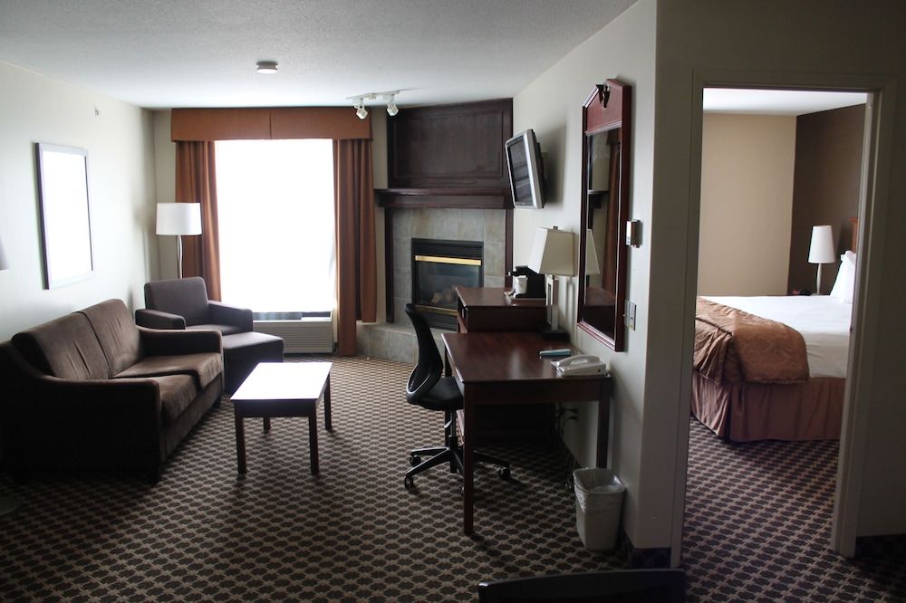 Best Western Strathmore Inn Standard Room, 1 King Bed, Non Smoking, Jetted Tub (Larger Room;with Sofabed) 5