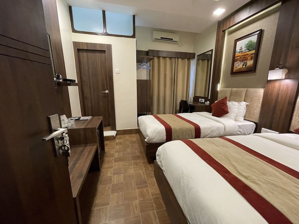 Hotel Kailash Business Double or Twin Room 11