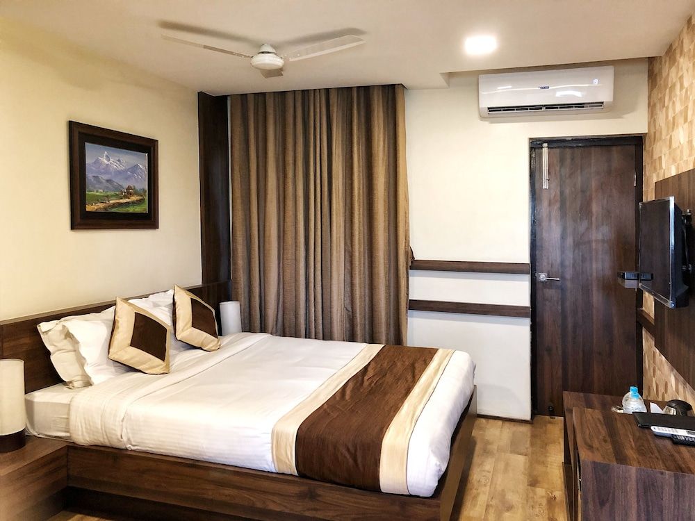 Hotel Kailash Business Double or Twin Room 6