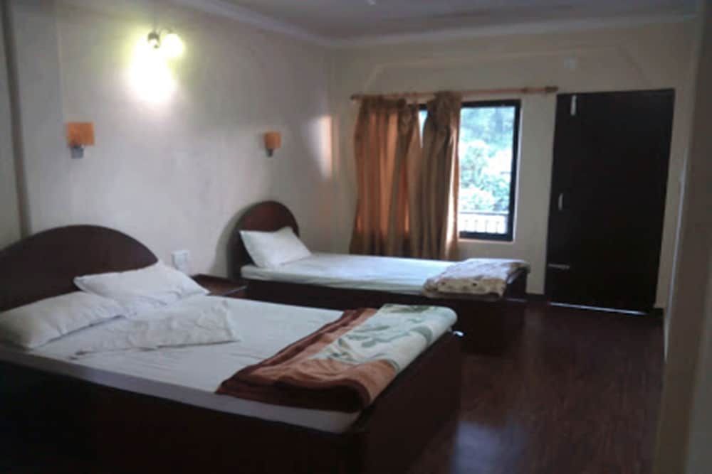 undefined Hotel Lakeway Inn 2