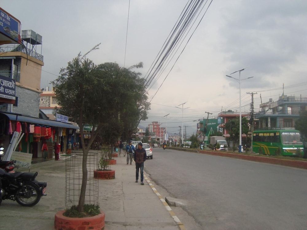 undefined Hotel Lakeway Inn 7