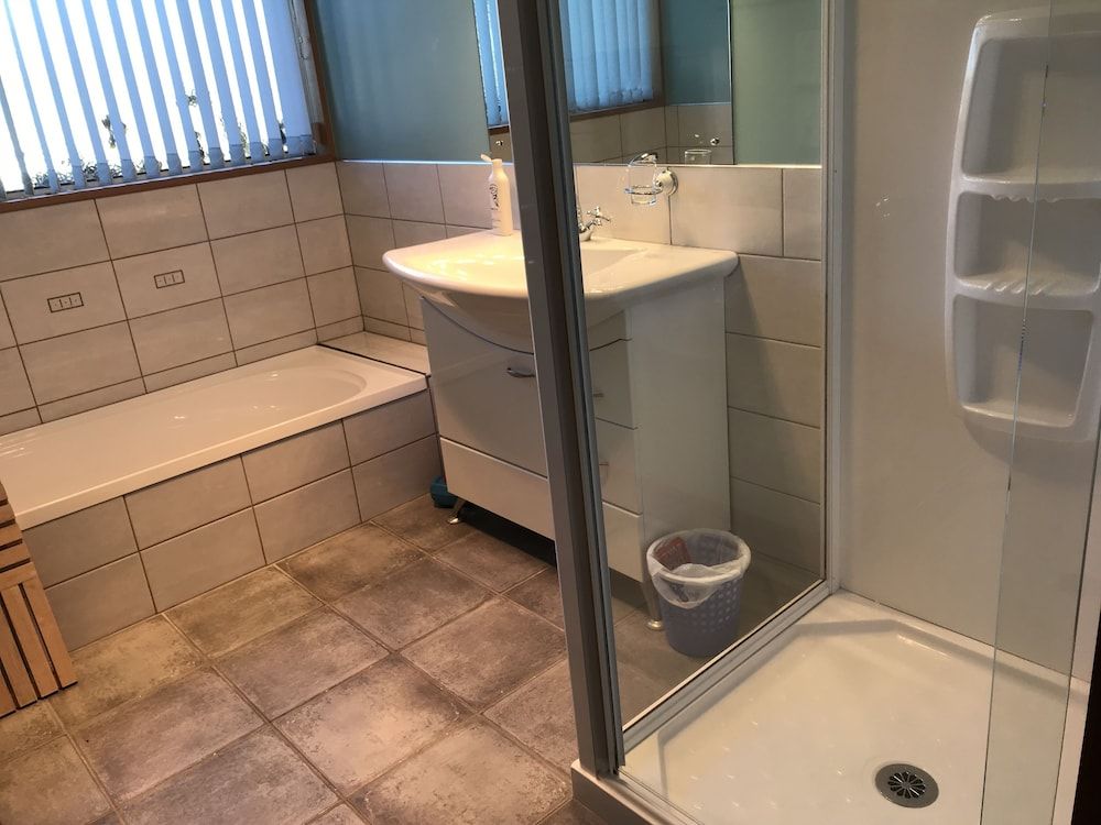 Newlands B&B Family Double Room, 1 Queen Bed, Pond View 5