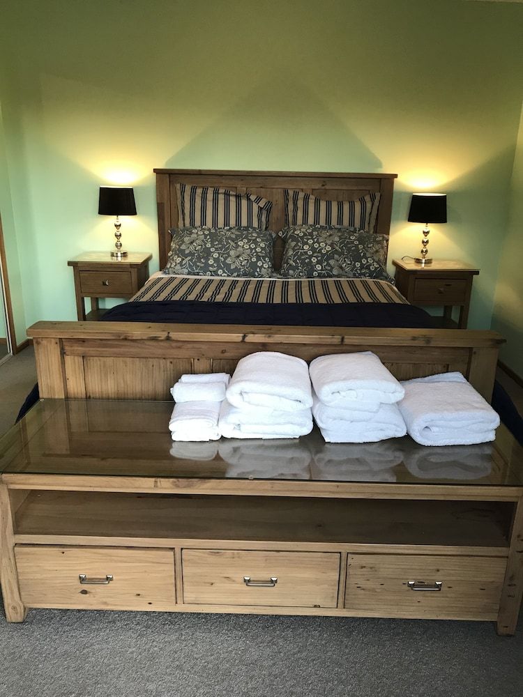 Newlands B&B Family Double Room, 1 Queen Bed, Pond View 2