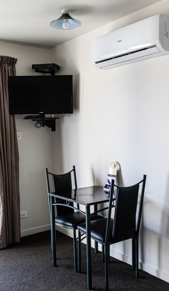 ASURE Phoenix Motor Inn King Studio 4