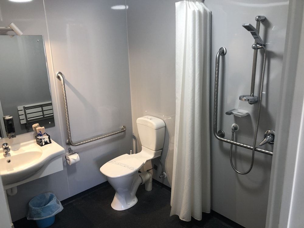 Classic Studio, 1 Queen Bed, Accessible