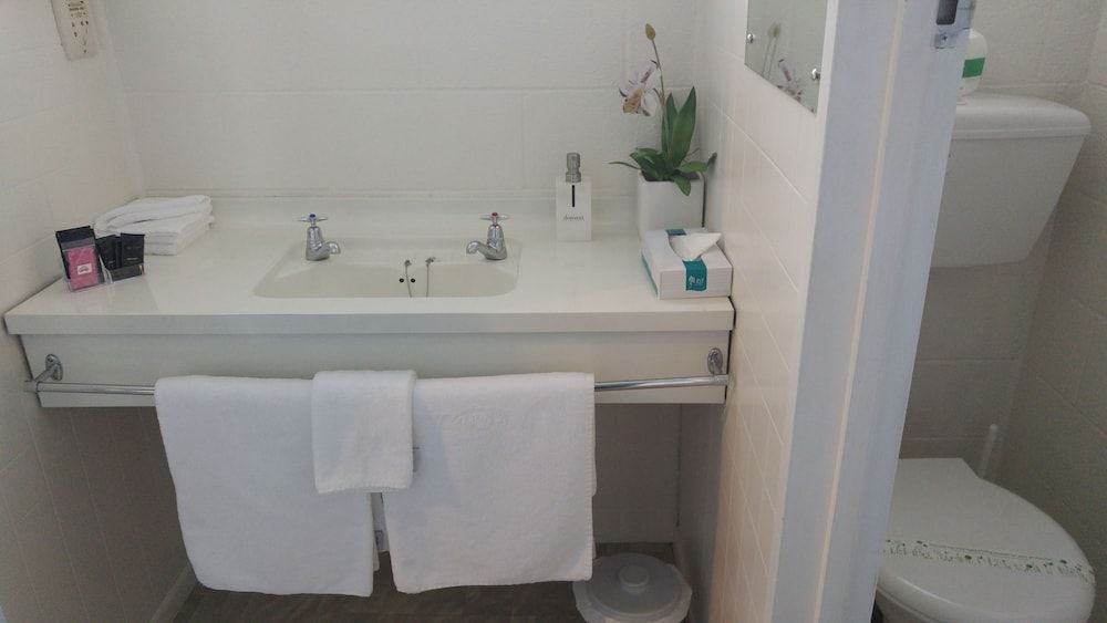 Redwood Lodge Motel Large Superior Studio Unit 2-3-9 4