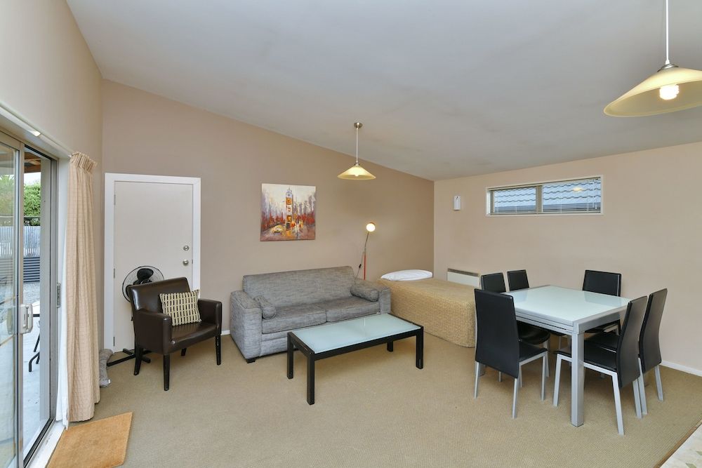 Wayside Motel Spacious 1 Bedroom