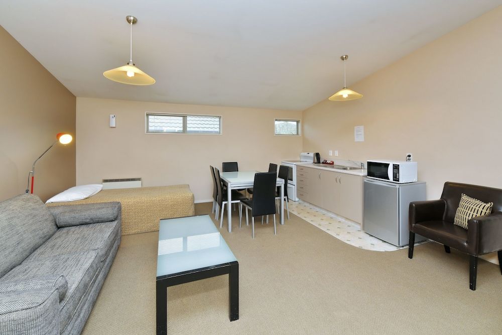 Wayside Motel Spacious 1 Bedroom 4