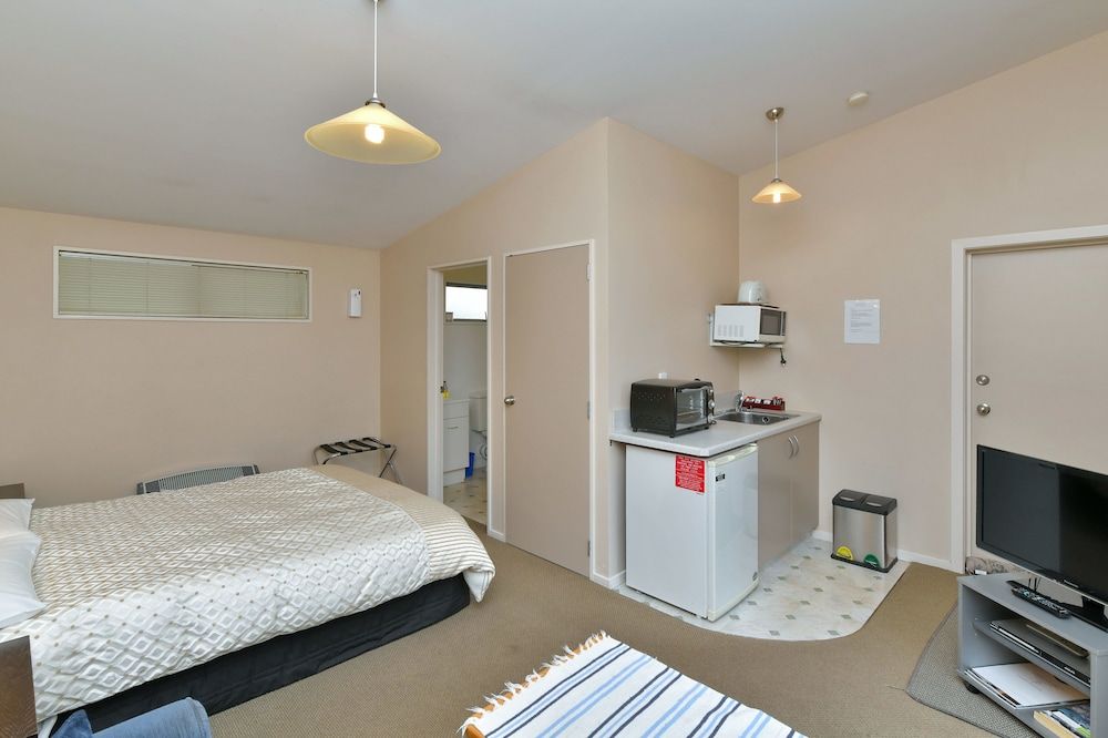 Wayside Motel Compact Studio 3