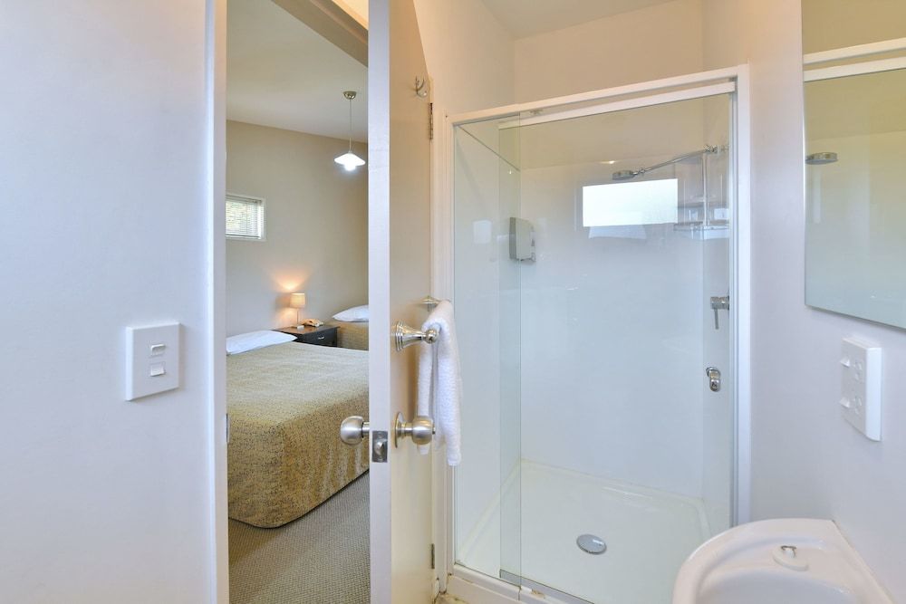 Wayside Motel Spacious 1 Bedroom 3