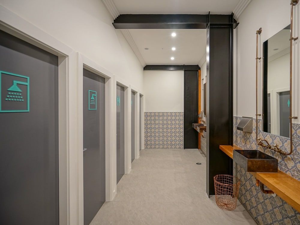 Large Double Room with Shared Bathroom