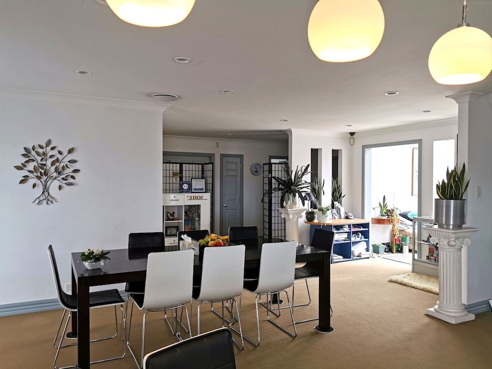 Lush & Co Auckland Bed & Breakfast Deluxe Room, 1 King Bed, Garden View (Deluxe Super King Garden View) 7