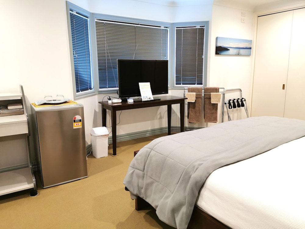 Lush & Co Auckland Bed & Breakfast Deluxe Room, 1 King Bed, Garden View (Deluxe Super King Garden View) 3