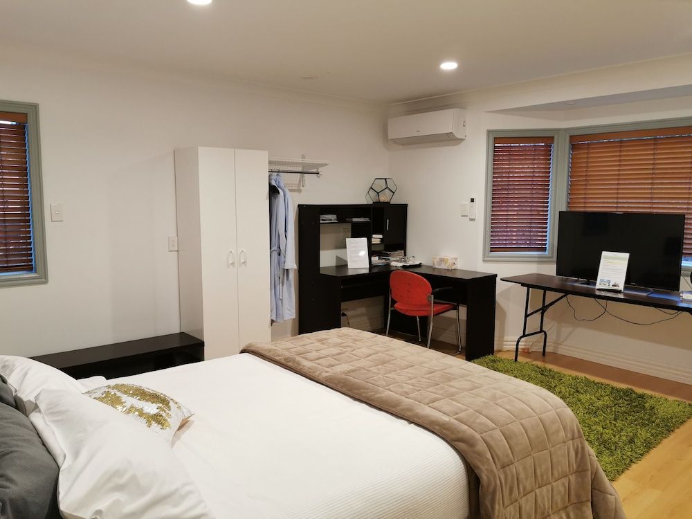 Lush & Co Auckland Bed & Breakfast Deluxe Room, 1 Queen Bed (Deluxe Queen Room) 3