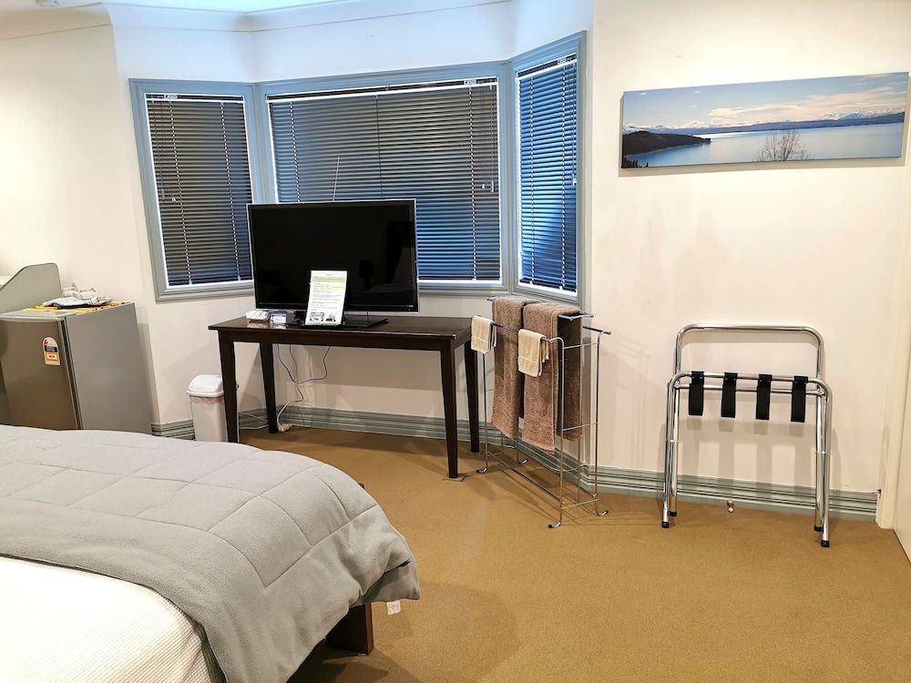 Lush & Co Auckland Bed & Breakfast Deluxe Room, 1 King Bed, Garden View (Deluxe Super King Garden View) 6