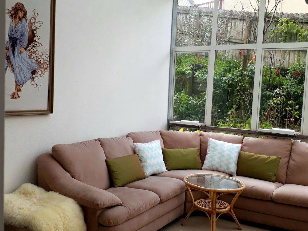 Lush & Co Auckland Bed & Breakfast Deluxe Room, 1 King Bed, Garden View (Deluxe Super King Garden View) 11