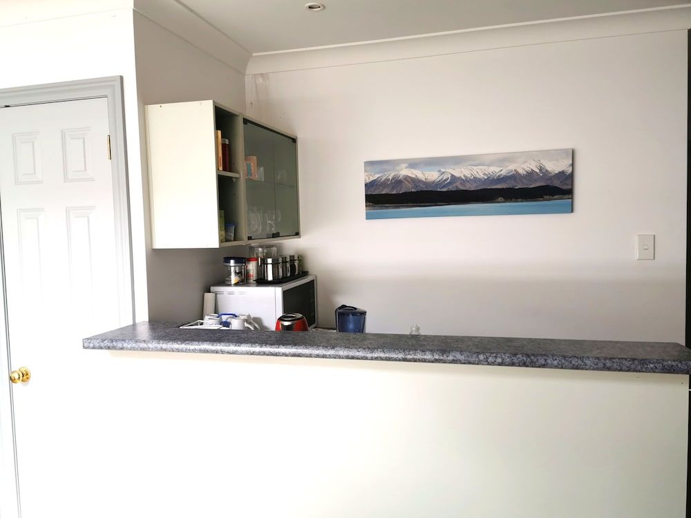 Lush & Co Auckland Bed & Breakfast Deluxe Room, 1 Queen Bed (Deluxe Queen Room) 4