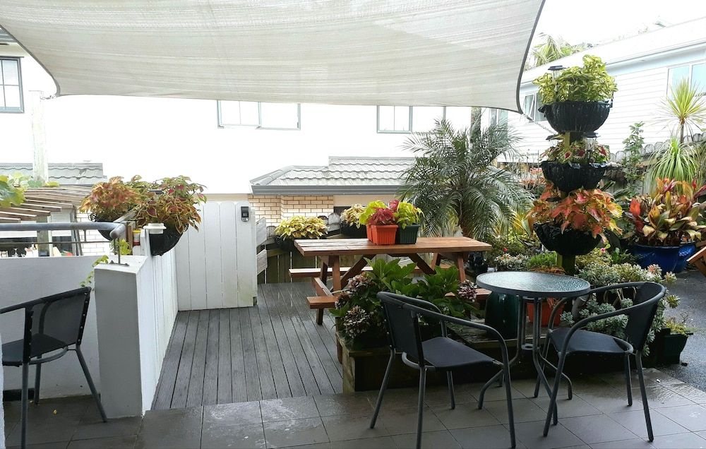 Lush & Co Auckland Bed & Breakfast Deluxe Room, 1 King Bed, Garden View (Deluxe Super King Garden View) 14