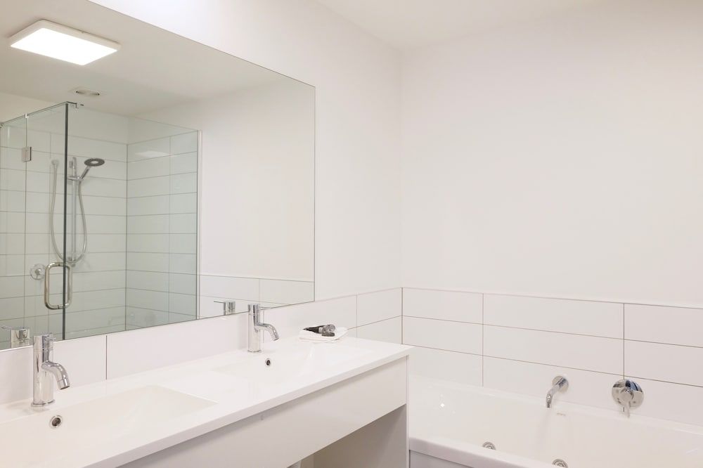 Stopforths Premium Accommodation 2 Bedroom Apartment (Upstairs) 6