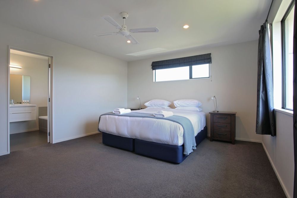 Studio 2, 1 Bedroom, Beach View