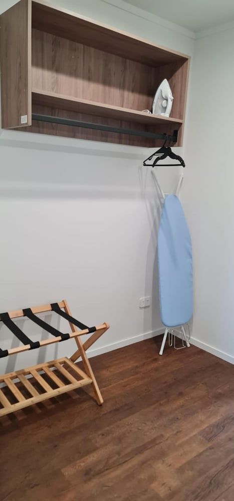 Alpine Chalets Deluxe Studio, Ensuite 10