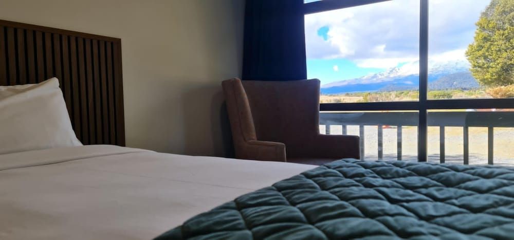 Alpine Chalets Deluxe Studio, Ensuite 5