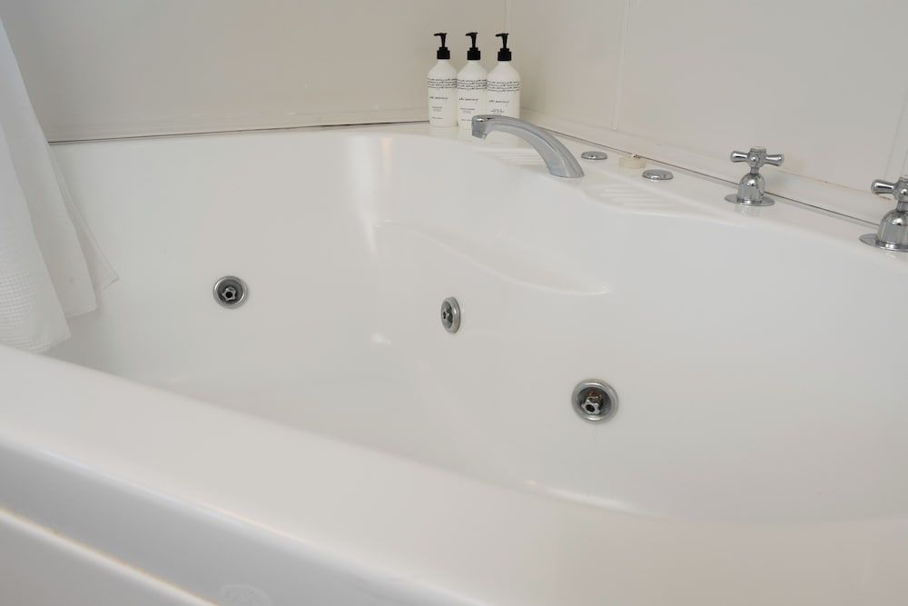 Grove Park Motor Lodge One Bedroom Superior Spa 12