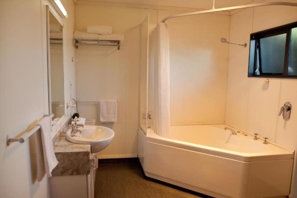 Grove Park Motor Lodge One Bedroom Superior Spa 9