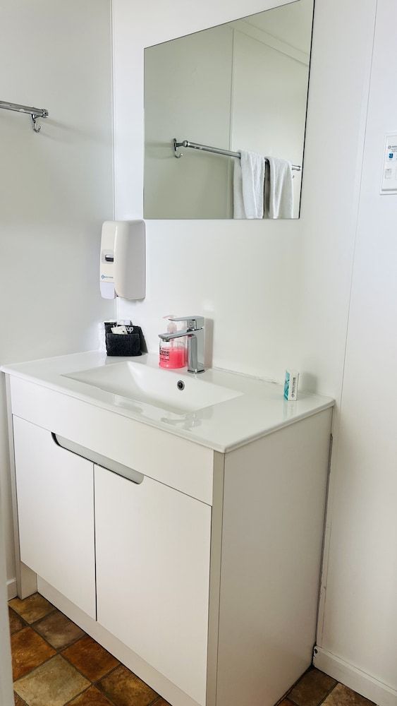 18th Avenue Thermal Motel One Bedroom Unit 4