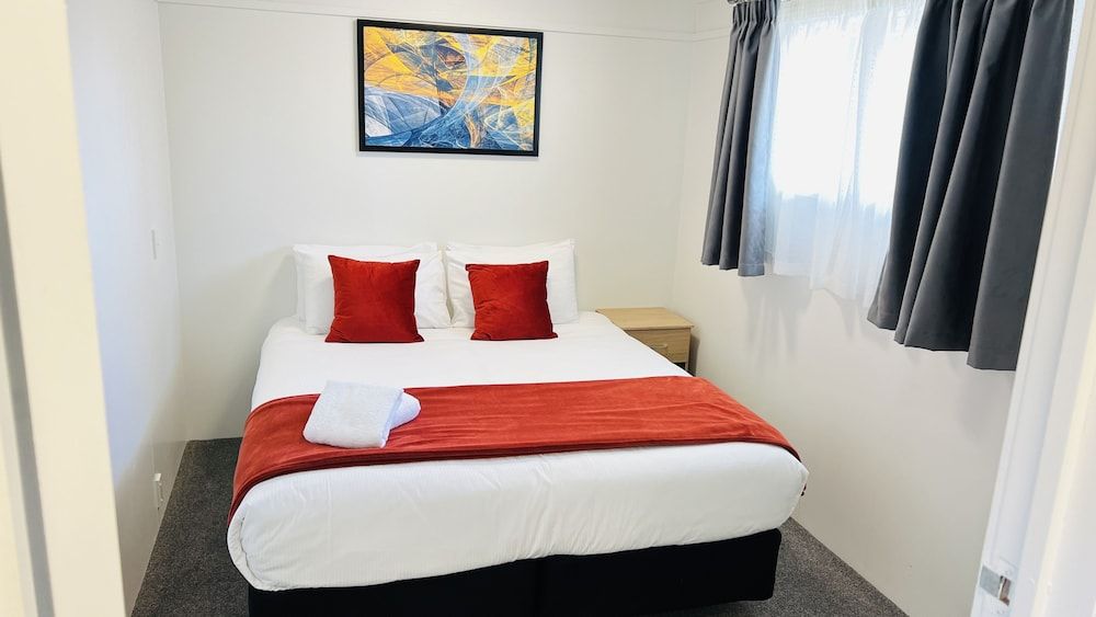 18th Avenue Thermal Motel One Bedroom Unit 2