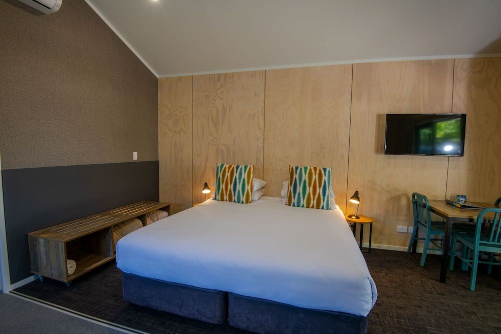 Executive Studio Suite, 1 King Bed with Sofa bed