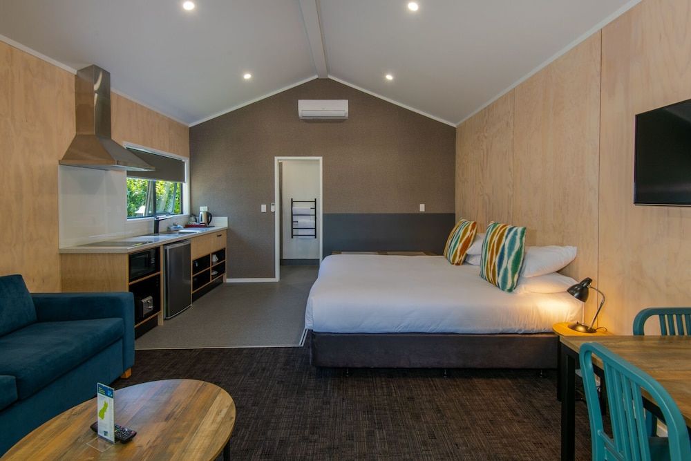 Executive Studio Suite, 1 King Bed with Sofa bed