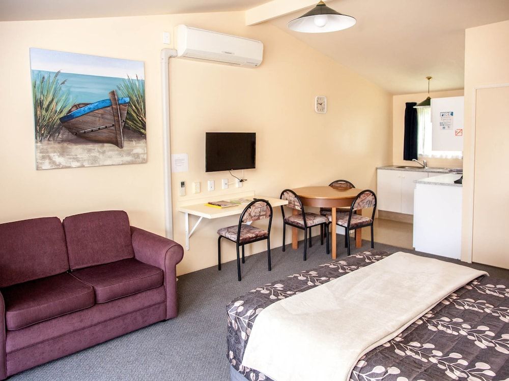 Goldmine Motel One Bedroom 2