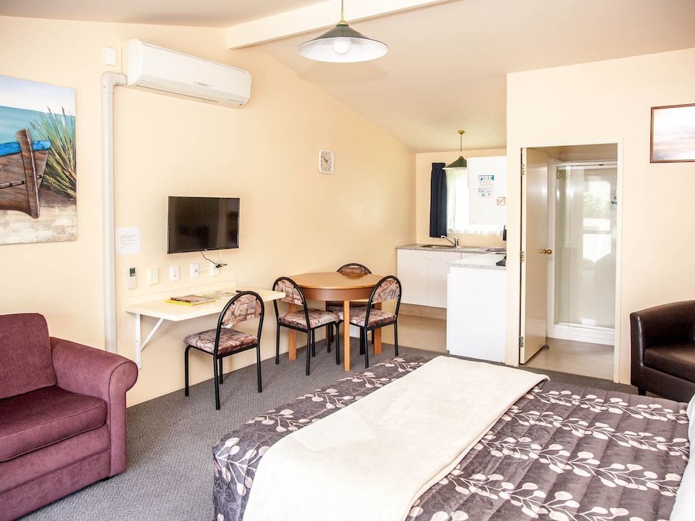 Goldmine Motel One Bedroom 8