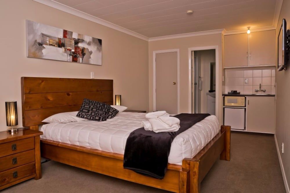 Picton Accommodation Gateway Motel Standard Studio, 1 Queen Bed 3