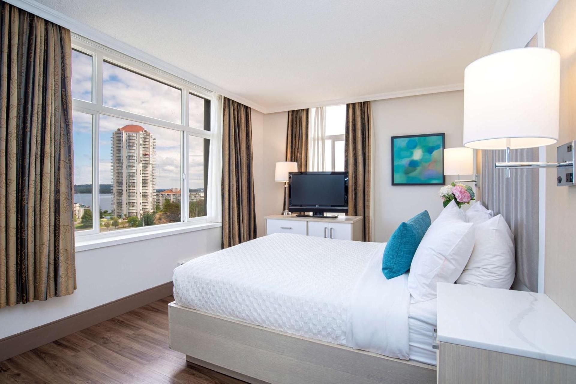 1 Queen Bed, Nonsmoking, Junior Suite, Sofabed