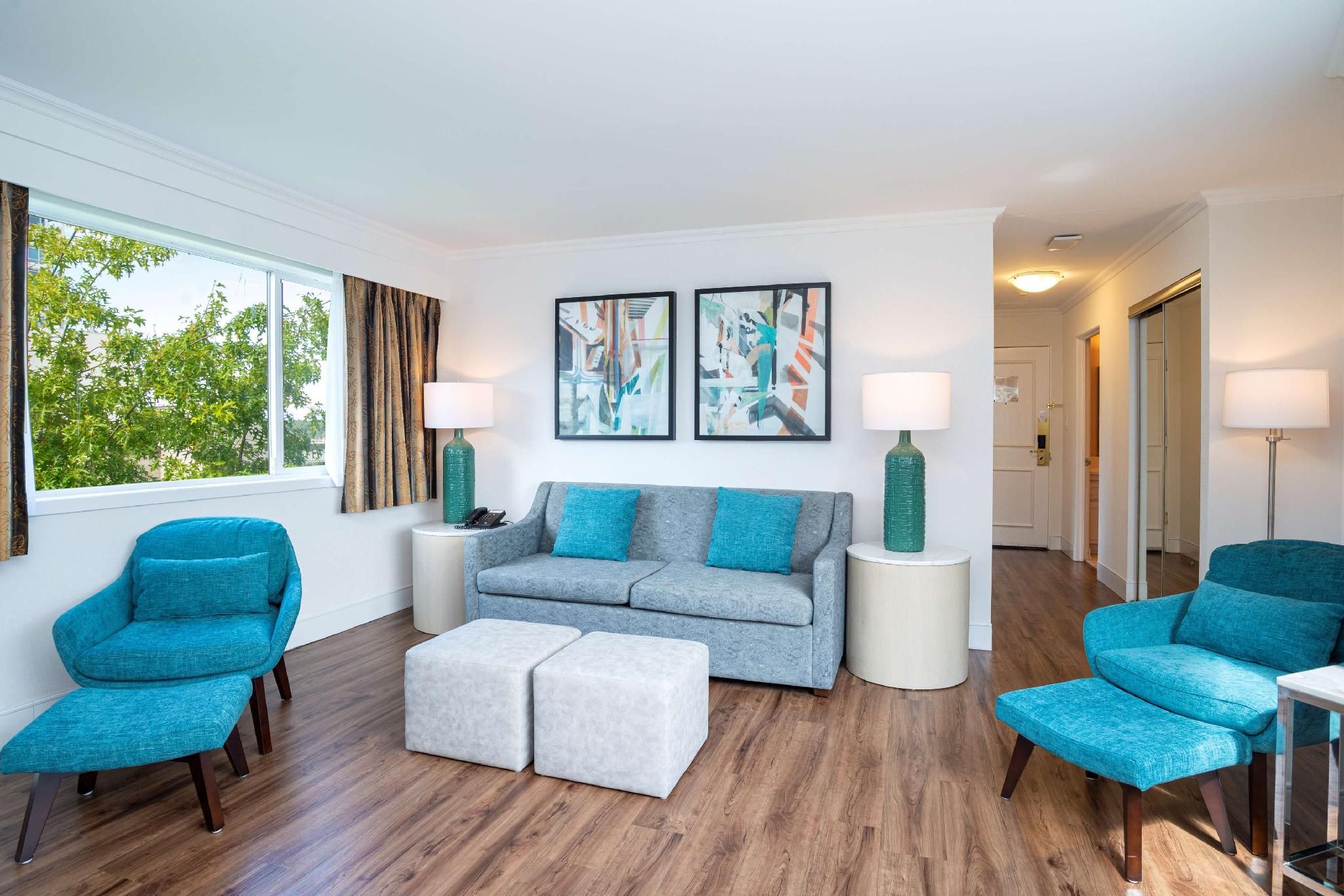 Suite - 1 King Bed, Nonsmoking, Executive Room, 2 Rooms, Sofabed