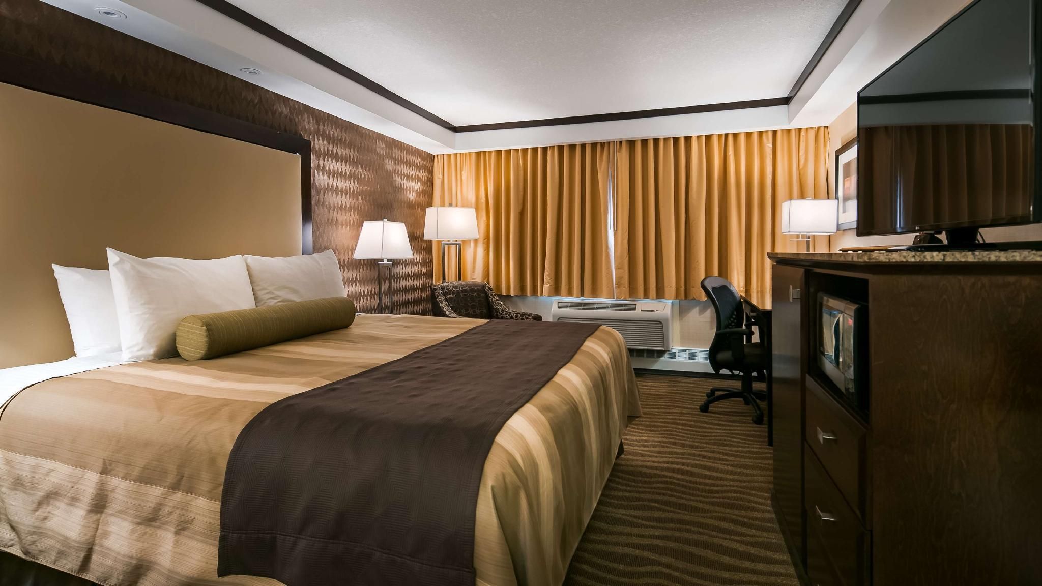 1 King Bed, Nonsmoking, Walk-in Shower