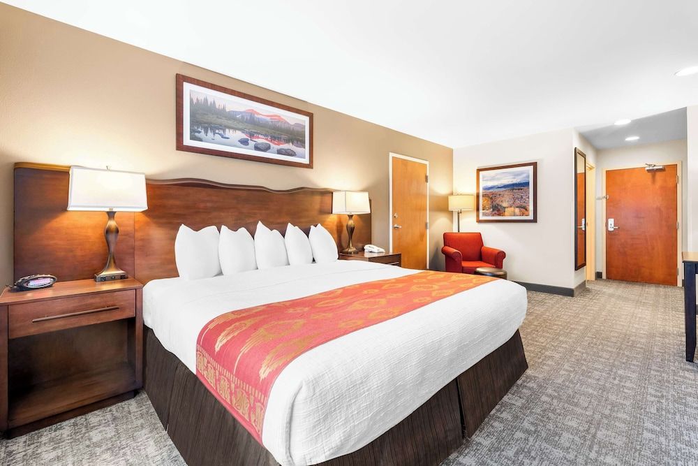 Best Western Rocky Mountain Lodge Standard Room, 1 King Bed, Accessible, Non Smoking (Not Pet Friendly) 2